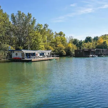 Ocarujuci Houseboat Na Dunaji Bratislava Exterior photo