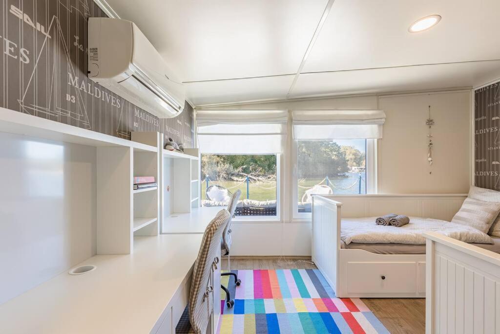 Ocarujuci Houseboat Na Dunaji Holiday home